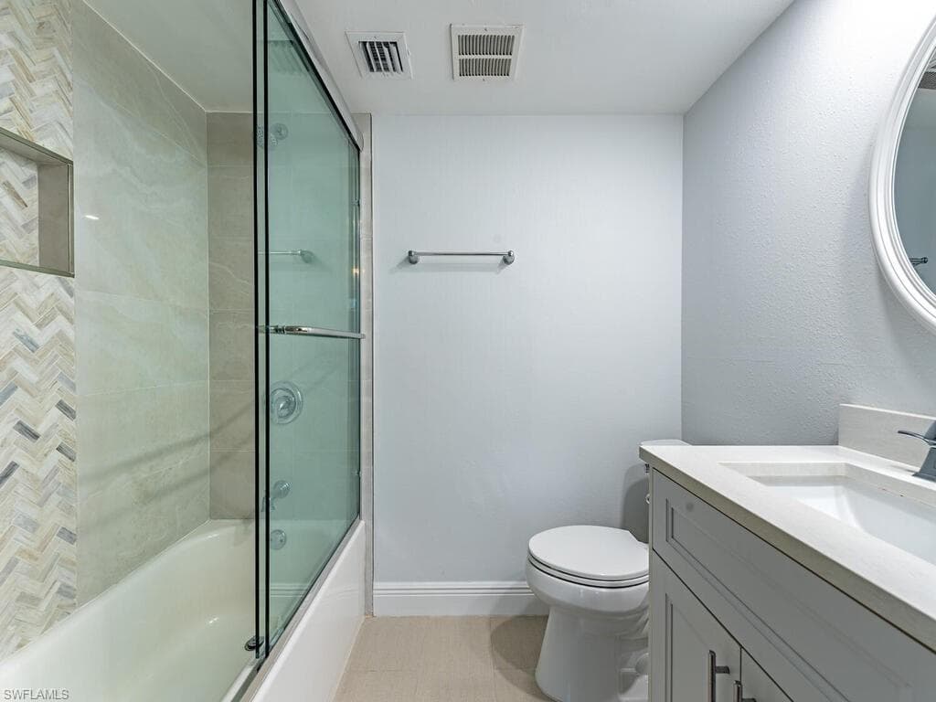 17 High Point Cir N 106, Naples, FL 34103-9