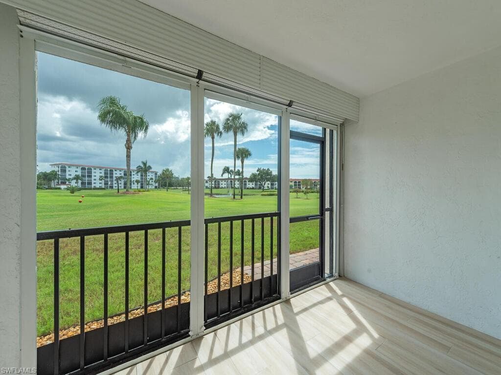 17 High Point Cir N 106, Naples, FL 34103-14