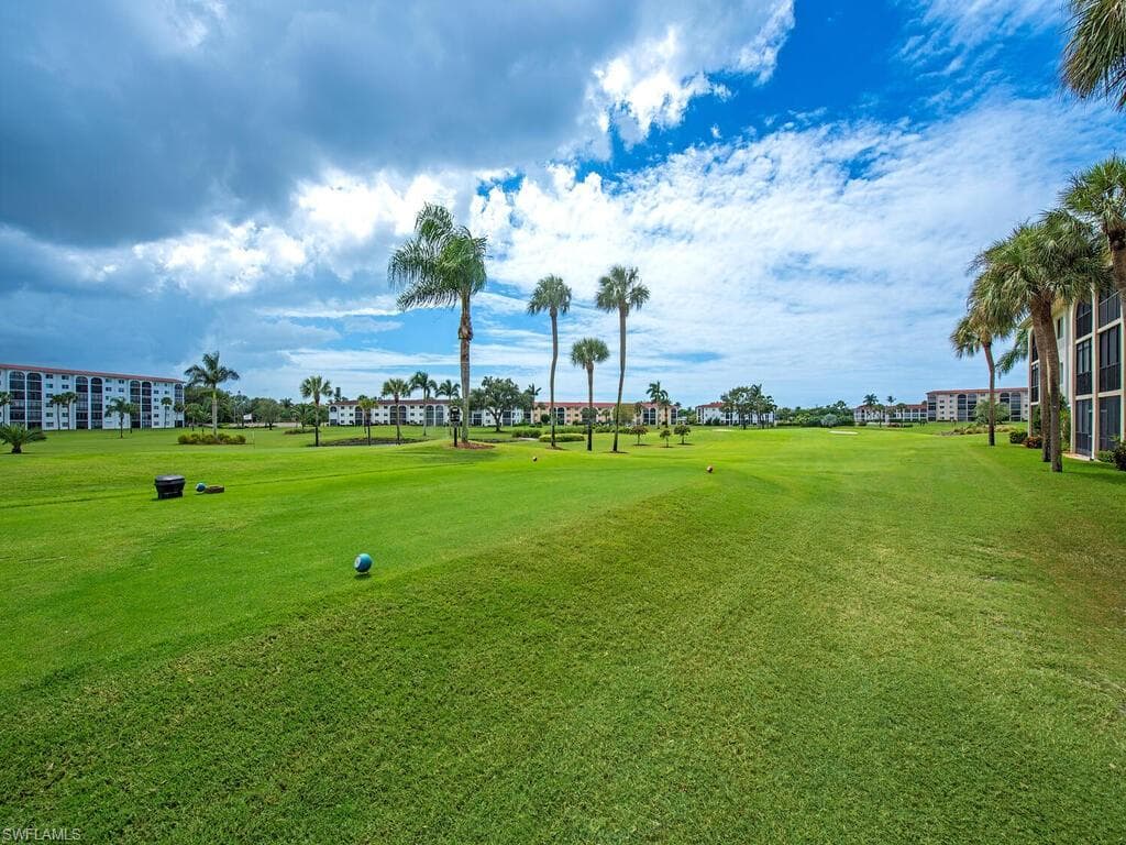 17 High Point Cir N 106, Naples, FL 34103-15