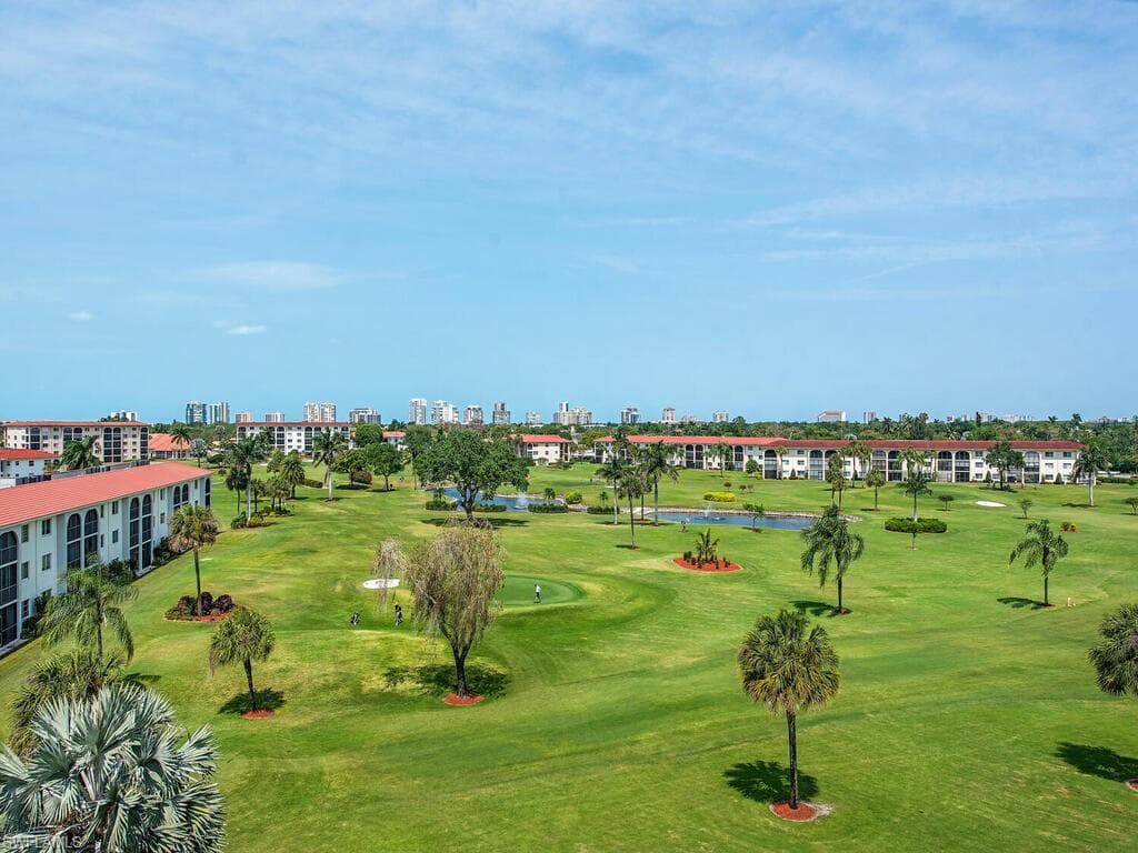 17 High Point Cir N 106, Naples, FL 34103-17