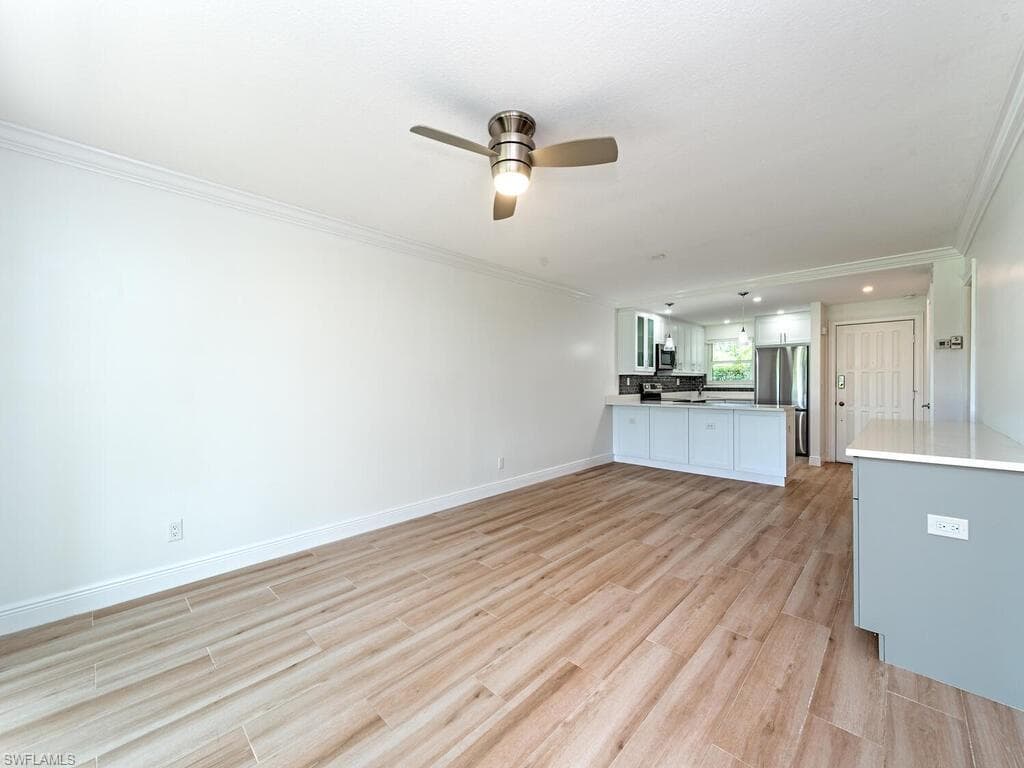 17 High Point Cir N 106, Naples, FL 34103-7