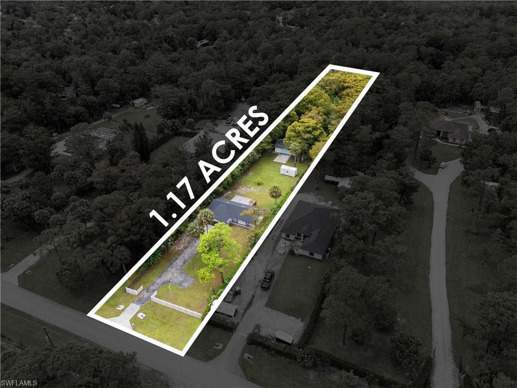 241 8th St SE, Naples, FL 34117-1