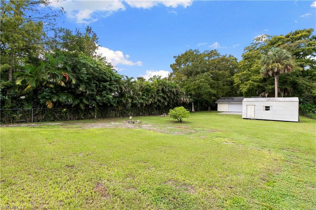 241 8th St SE, Naples, FL 34117-32