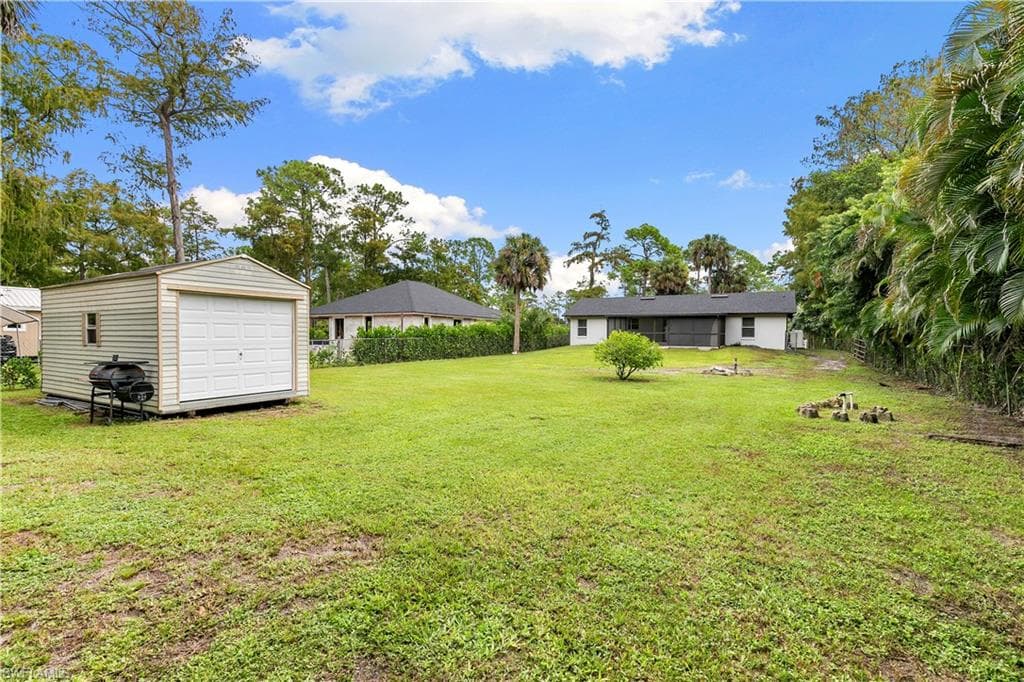 241 8th St SE, Naples, FL 34117-33
