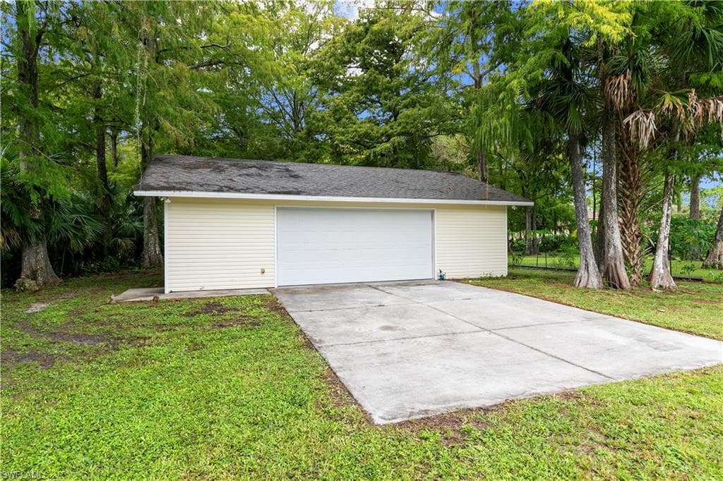 241 8th St SE, Naples, FL 34117-34