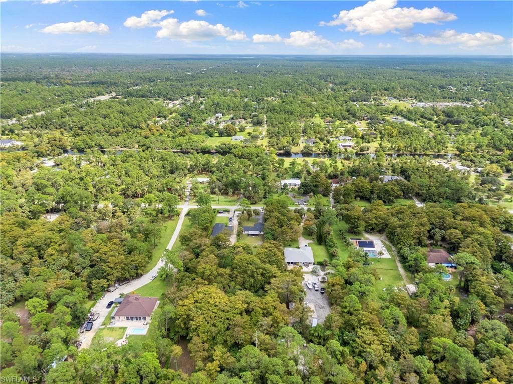 241 8th St SE, Naples, FL 34117-37