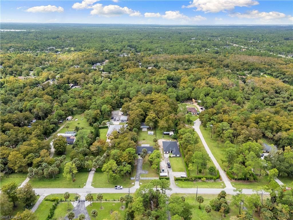 241 8th St SE, Naples, FL 34117-4