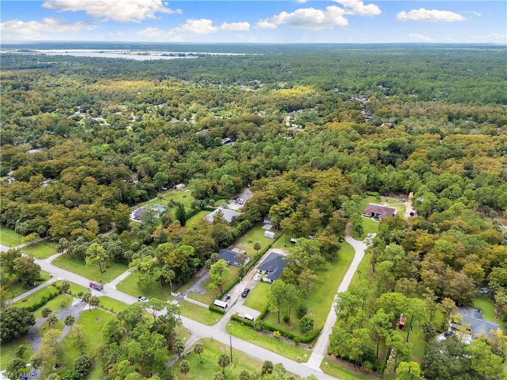 241 8th St SE, Naples, FL 34117-5