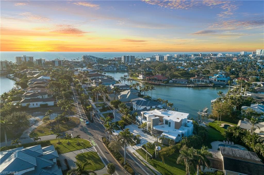 441 Mooring Line Dr, Naples, FL 34102-2