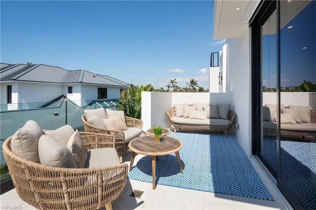 441 Mooring Line Dr, Naples, FL 34102-43