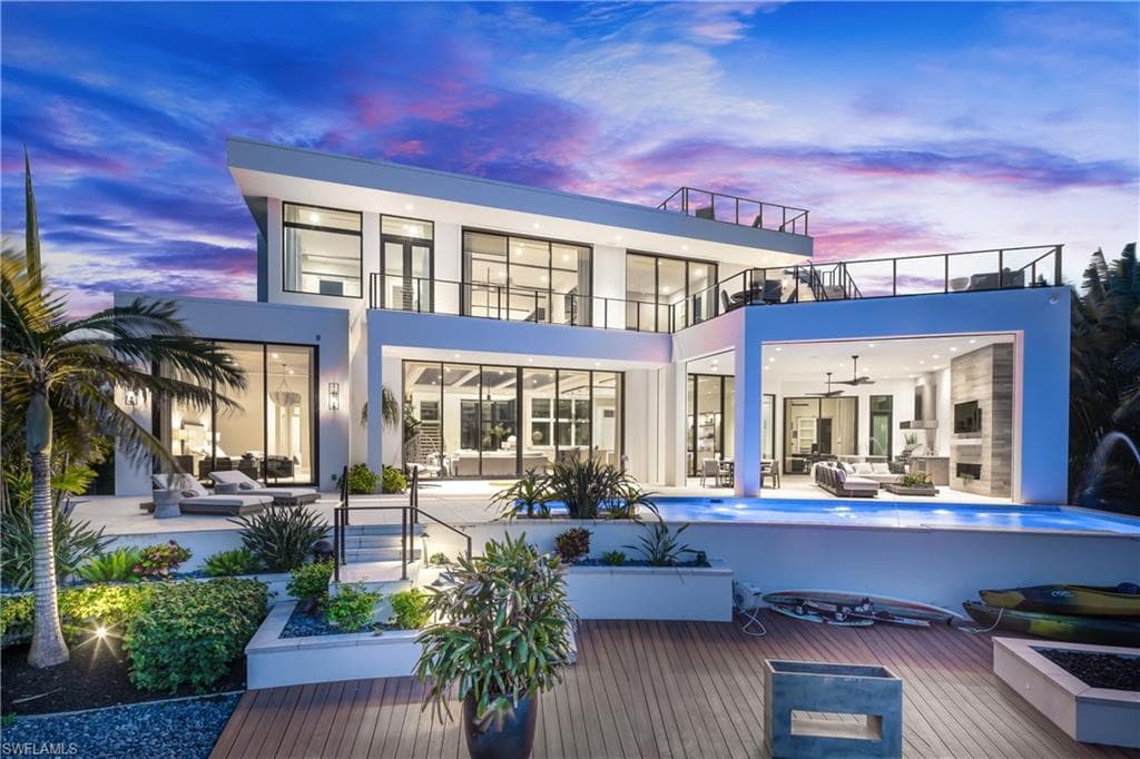 441 Mooring Line Dr, Naples, FL 34102-7