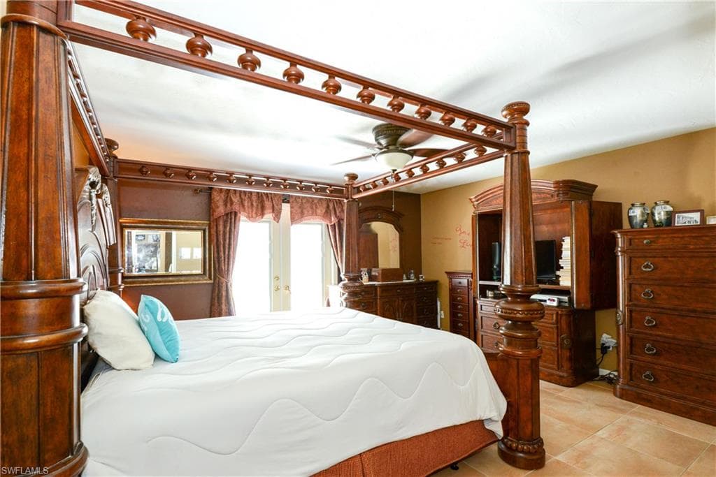 360 16th Ave NW, Naples, FL 34120-2351-19