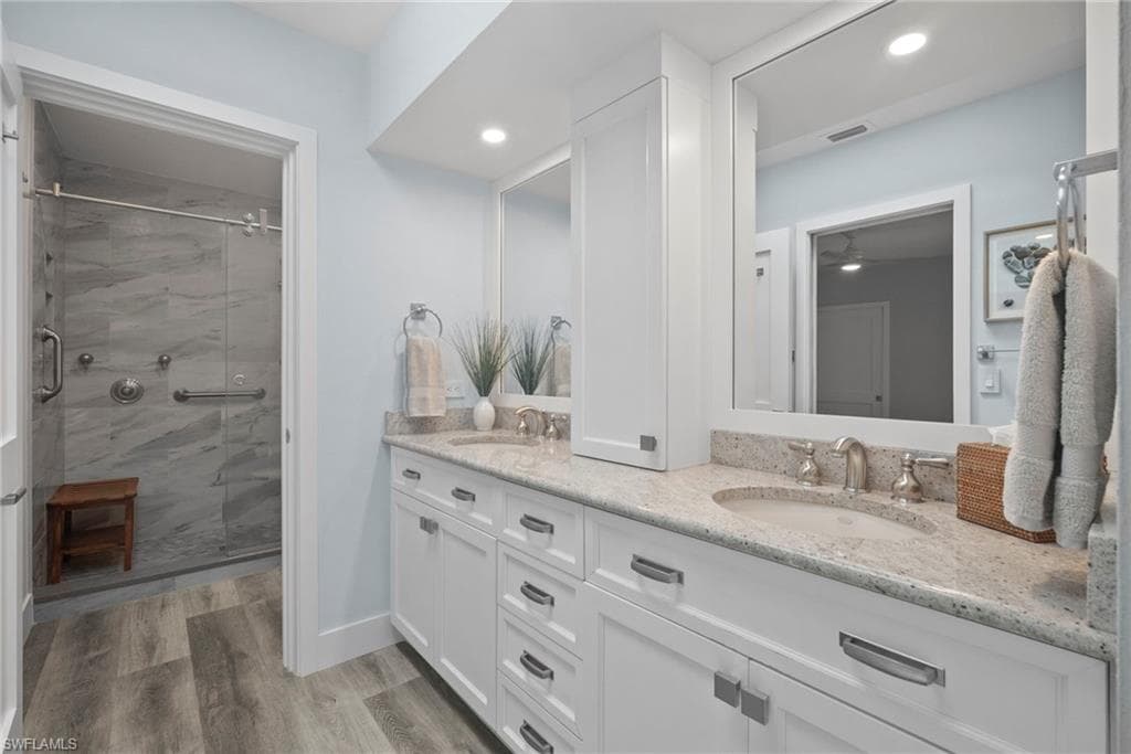 504 Tierra Mar Ln E 2, Naples, FL 34108-25