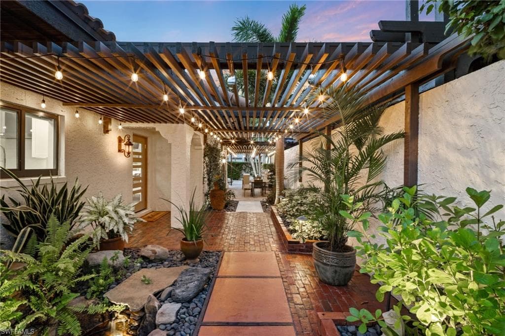 504 Tierra Mar Ln E 2, Naples, FL 34108-32