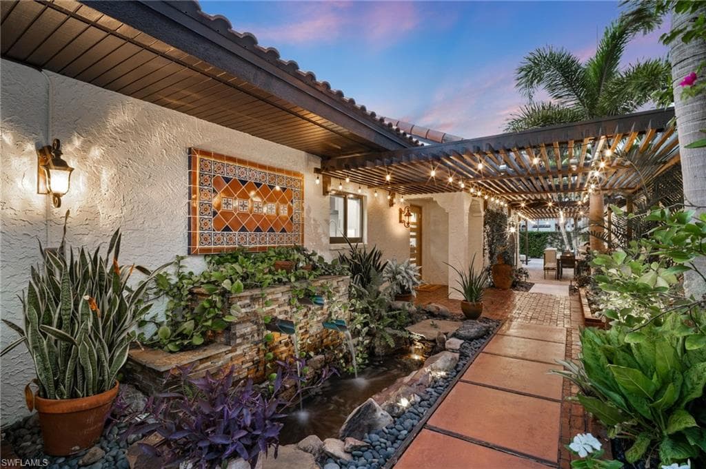 504 Tierra Mar Ln E 2, Naples, FL 34108-33