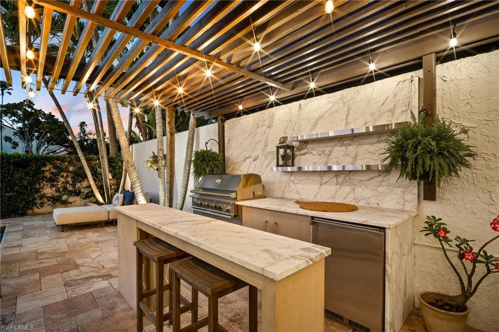 504 Tierra Mar Ln E 2, Naples, FL 34108-38