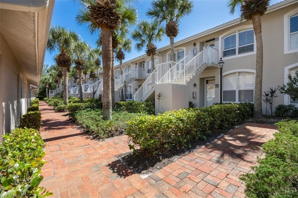 14530 Red Fox Run 212, Naples, FL 34110-1