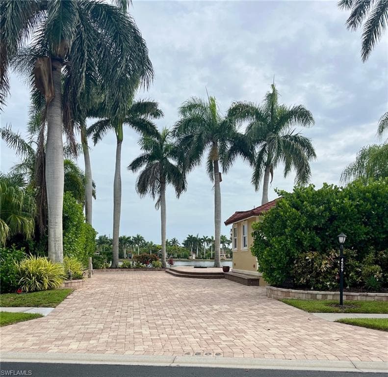 4509 Southern Breeze Dr, Naples, FL 34114-2