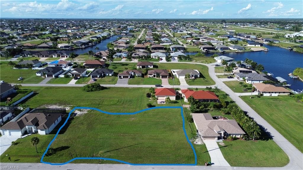 3325 8th Ter, Cape Coral, FL 33993-1