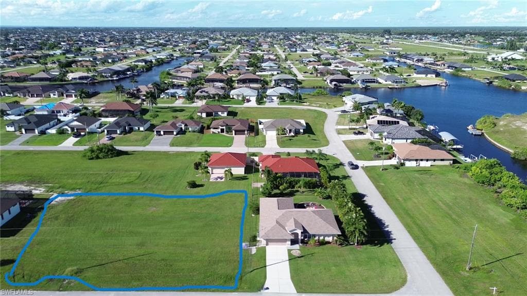 3325 8th Ter, Cape Coral, FL 33993-3