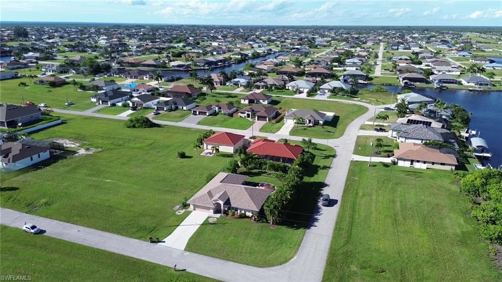 3325 8th Ter, Cape Coral, FL 33993-4