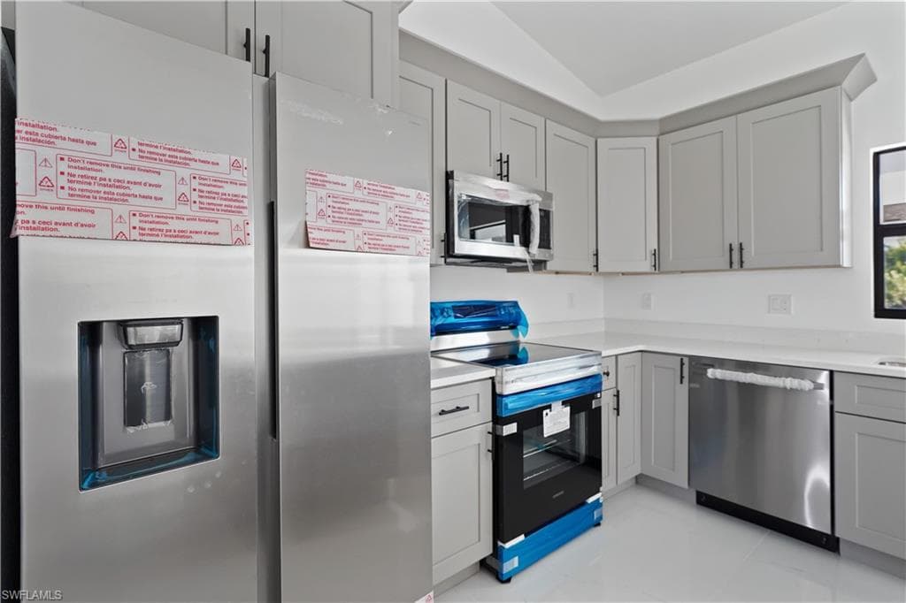 2458 9th Ter, Cape Coral, FL 33993-8