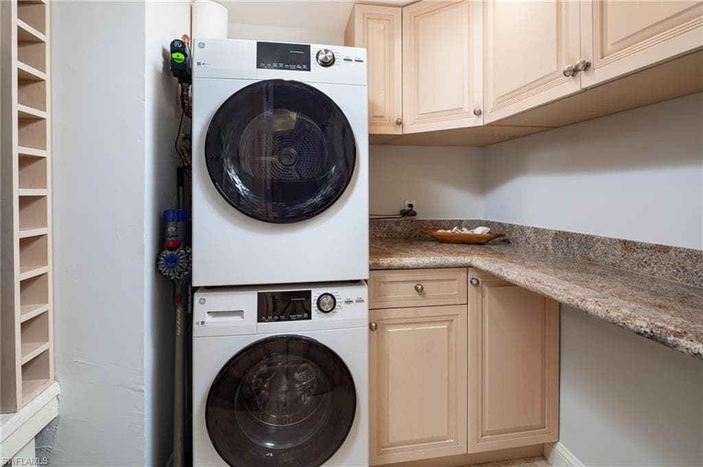 10851 Gulf Shore Dr 1003, Naples, FL 34108-22