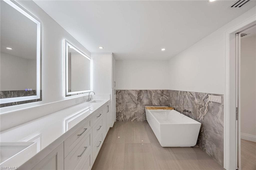 4301 Gulf Shore Blvd N 202, Naples, FL 34103-20