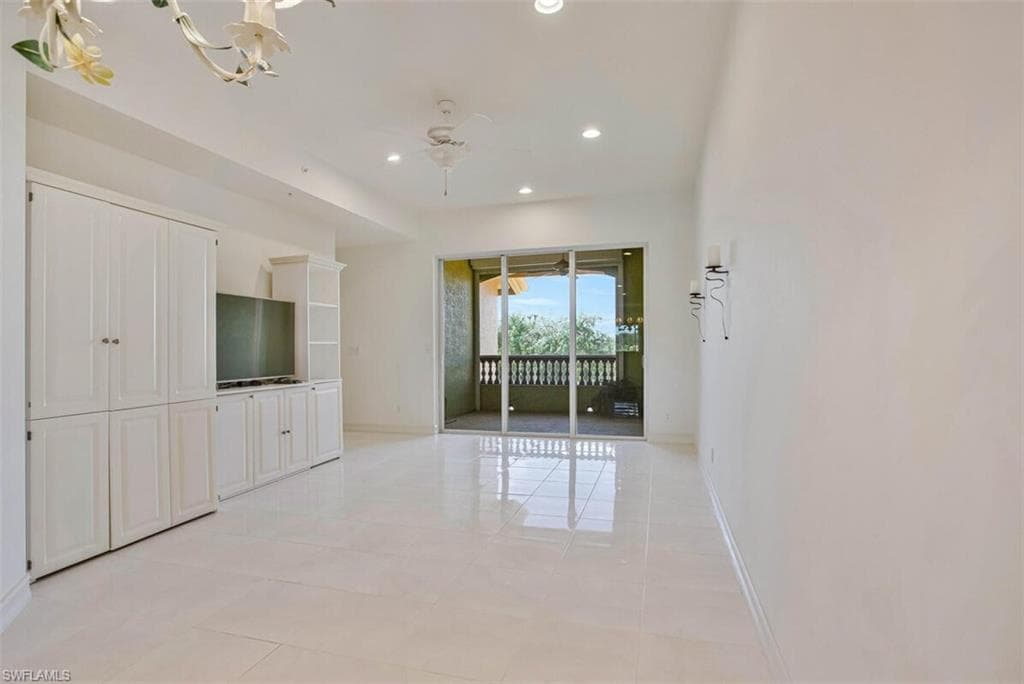 1855 Les Chateaux Blvd 302, Naples, FL 34109-11