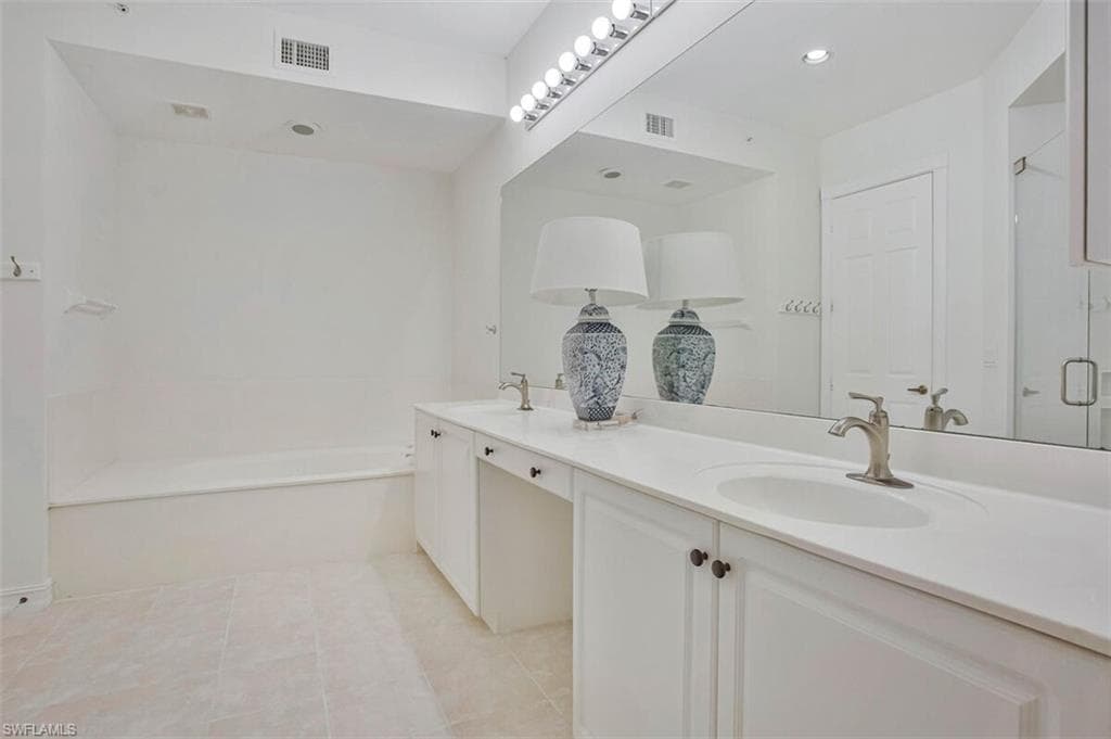 1855 Les Chateaux Blvd 302, Naples, FL 34109-16