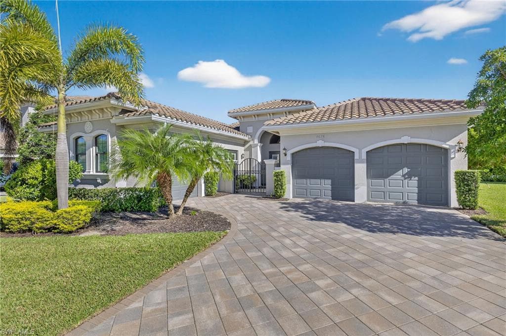 4678 Azalea Dr, Naples, FL 34119-2