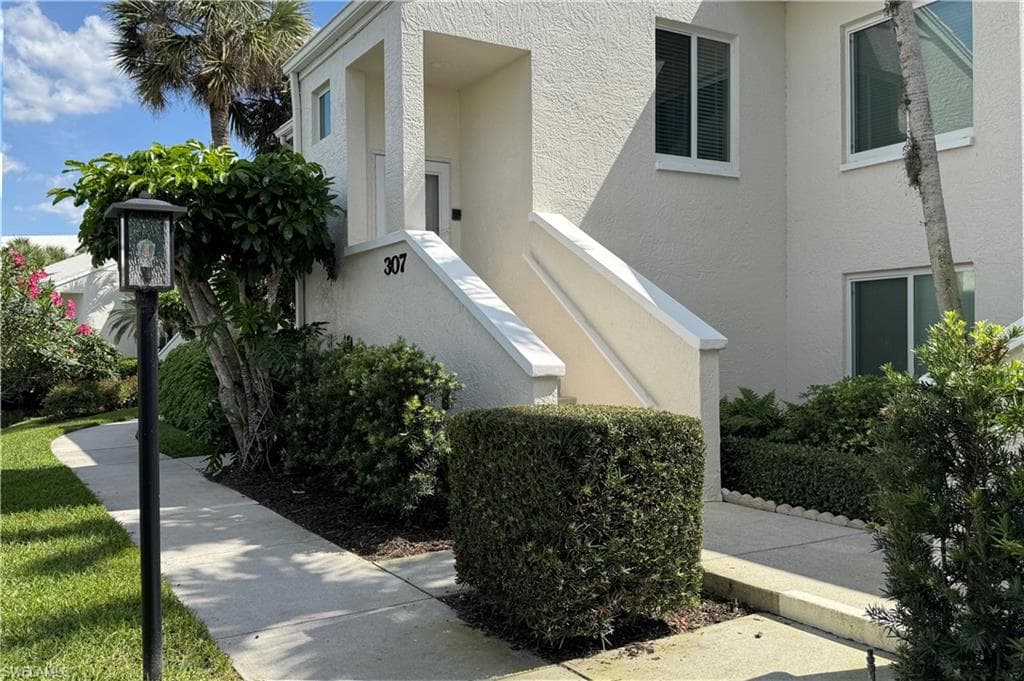 790 Willowbrook Dr 307, Naples, FL 34108-8