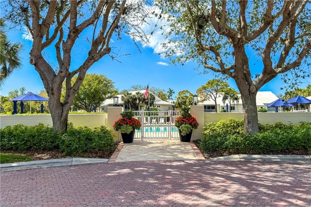 790 Willowbrook Dr 307, Naples, FL 34108-18