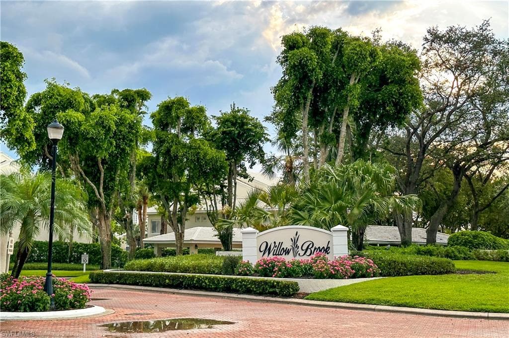 790 Willowbrook Dr 307, Naples, FL 34108-2