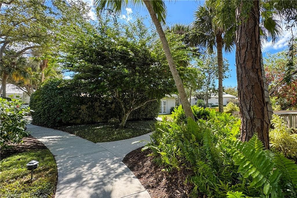 790 Willowbrook Dr 307, Naples, FL 34108-7
