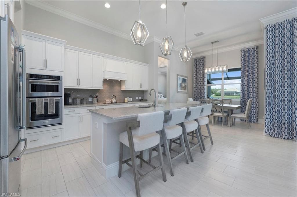 14331 Neptune Ave, Naples, FL 34114-9