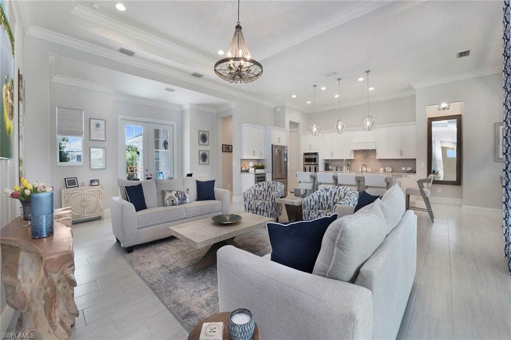 14331 Neptune Ave, Naples, FL 34114-7