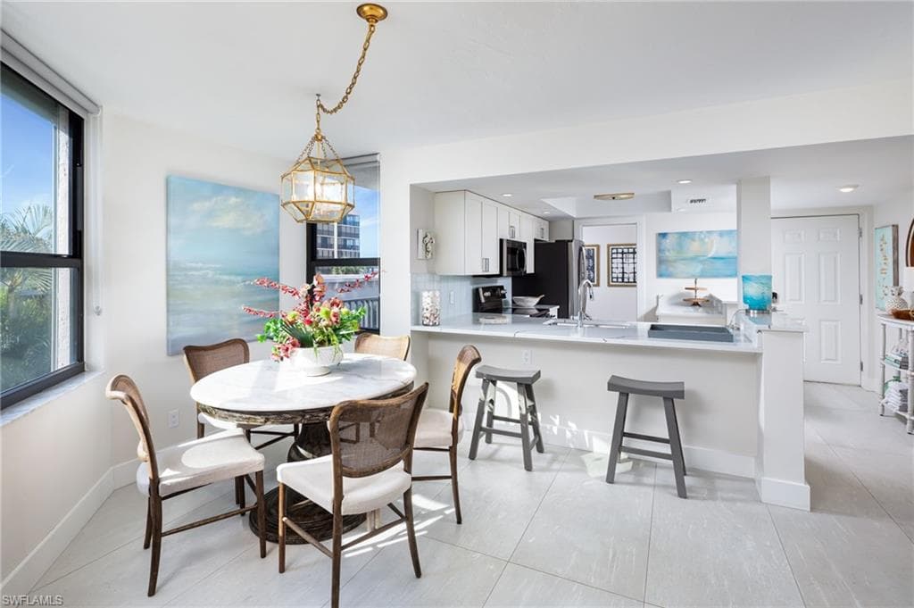 10562 Gulf Shore Dr 202, Naples, FL 34108-9