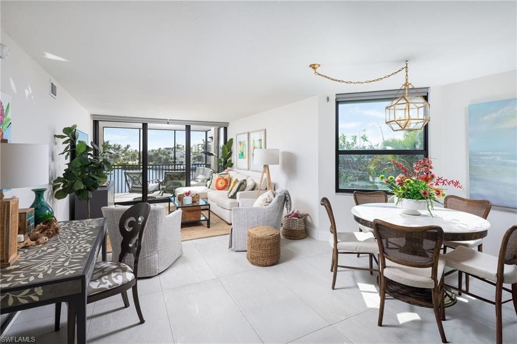 10562 Gulf Shore Dr 202, Naples, FL 34108-10