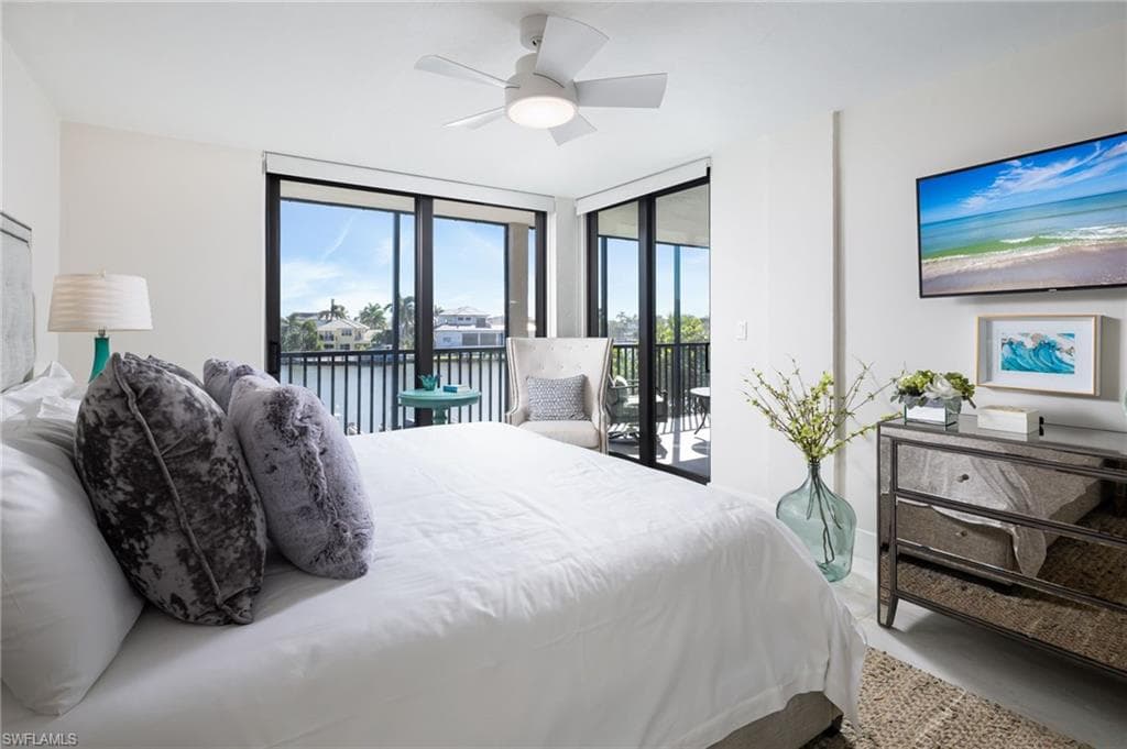 10562 Gulf Shore Dr 202, Naples, FL 34108-14