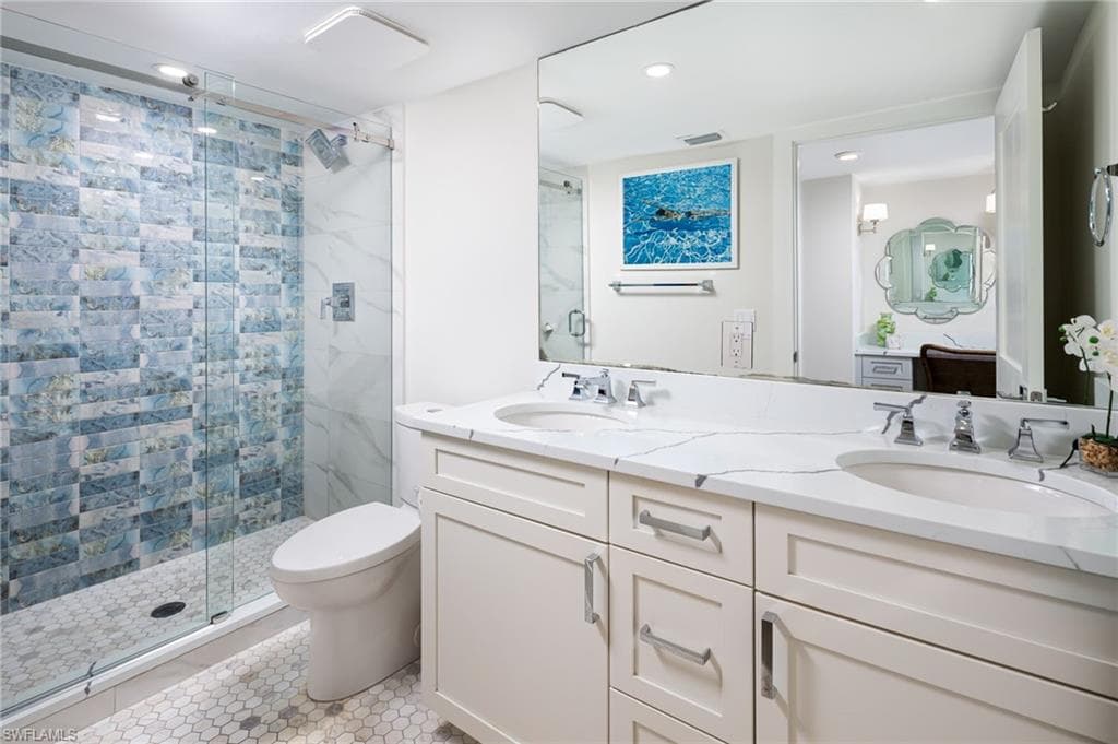 10562 Gulf Shore Dr 202, Naples, FL 34108-16