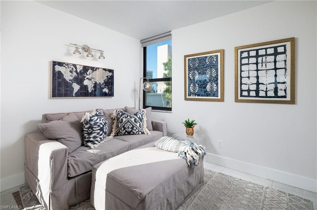 10562 Gulf Shore Dr 202, Naples, FL 34108-19
