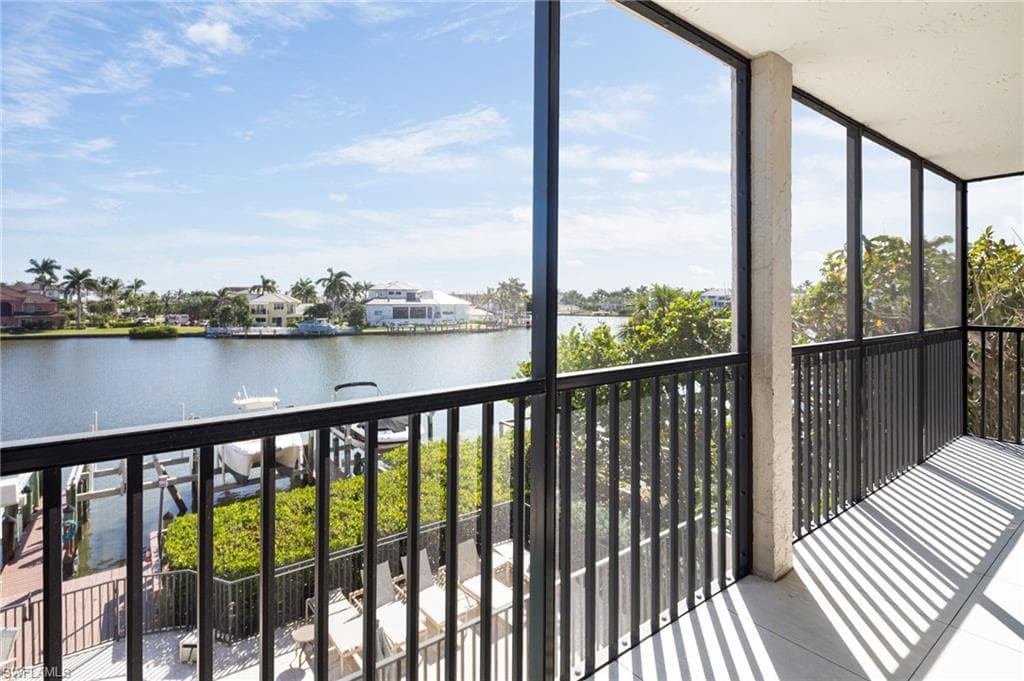 10562 Gulf Shore Dr 202, Naples, FL 34108-20