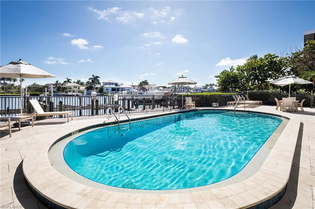 10562 Gulf Shore Dr 202, Naples, FL 34108-22