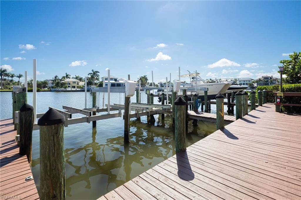 10562 Gulf Shore Dr 202, Naples, FL 34108-23