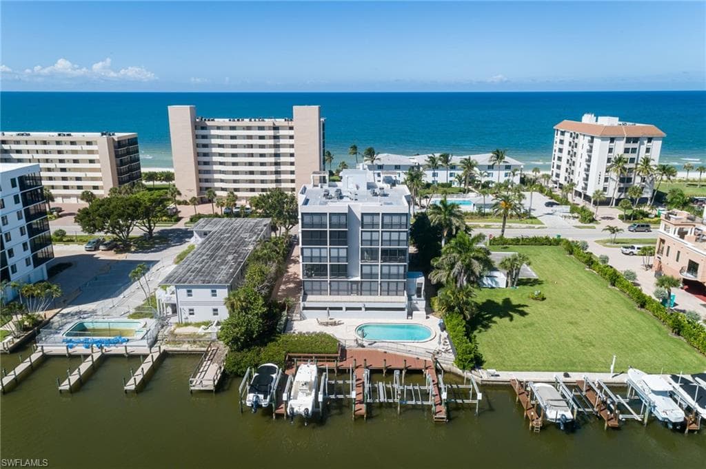 10562 Gulf Shore Dr 202, Naples, FL 34108-27