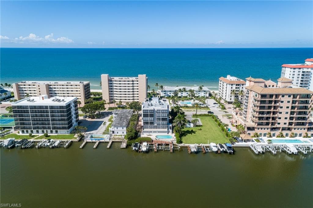 10562 Gulf Shore Dr 202, Naples, FL 34108-28