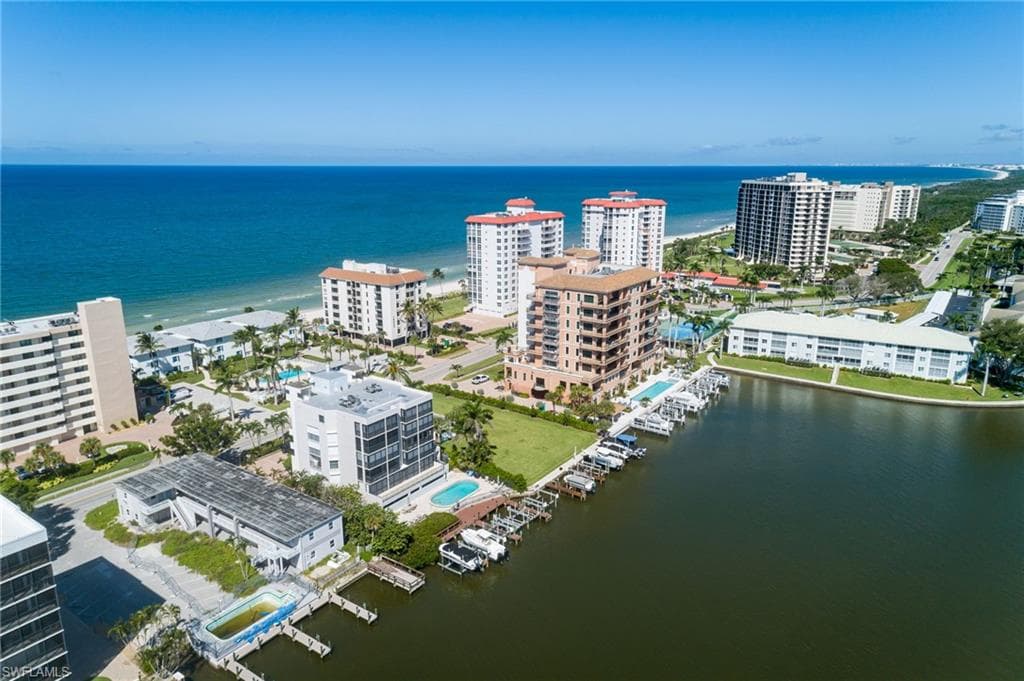 10562 Gulf Shore Dr 202, Naples, FL 34108-30