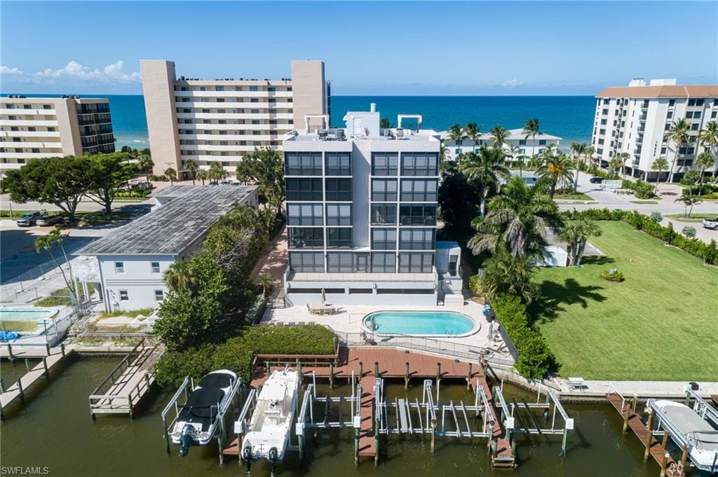 10562 Gulf Shore Dr 202, Naples, FL 34108-3