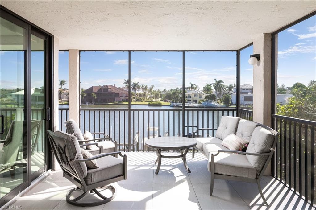 10562 Gulf Shore Dr 202, Naples, FL 34108-5